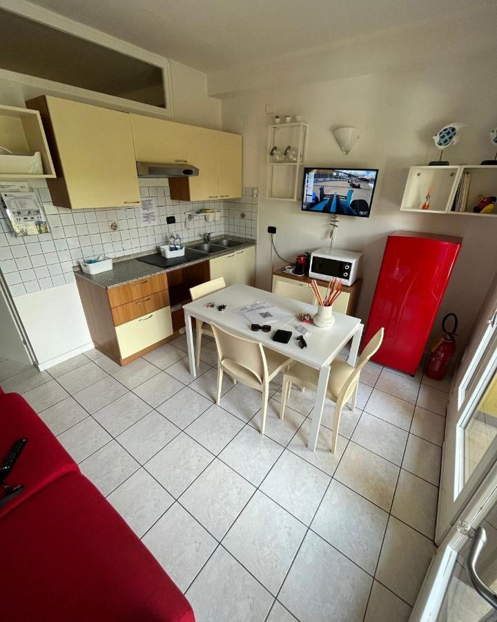 Gardalakeapartment A Сирмионе Экстерьер фото
